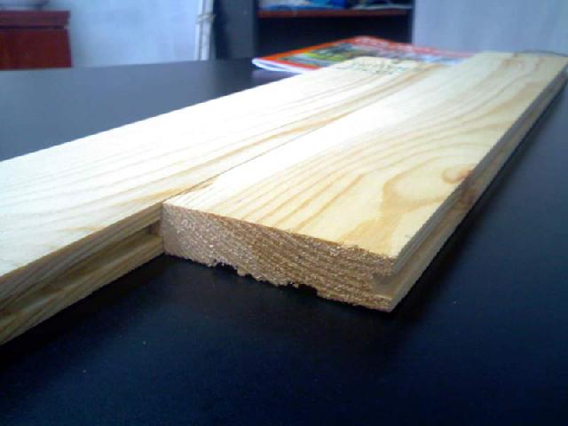 Основной вид древесины — сосна, используется для изготовления половой доски