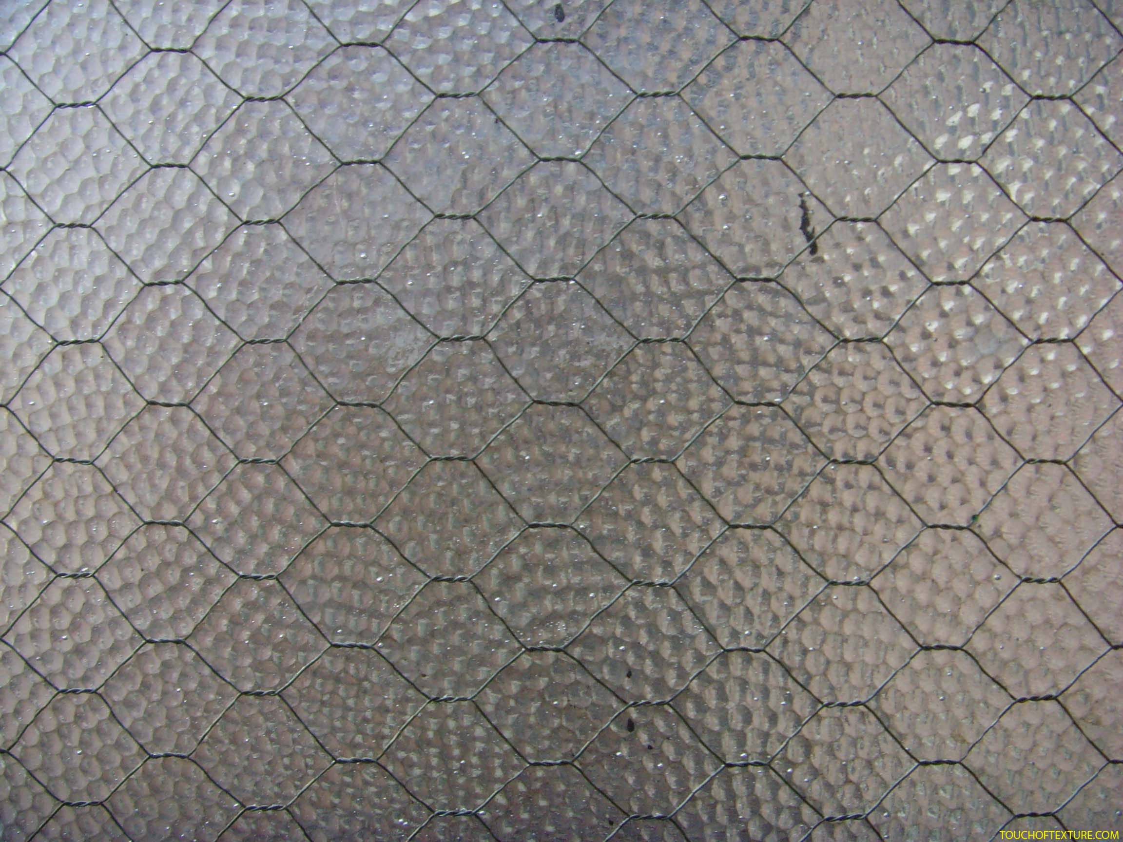 Армированное стекло из шестигранной ячейкой