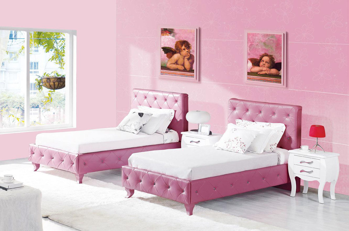 Традиційно кімната для двох дівчаток виконана в рожевому кольорі