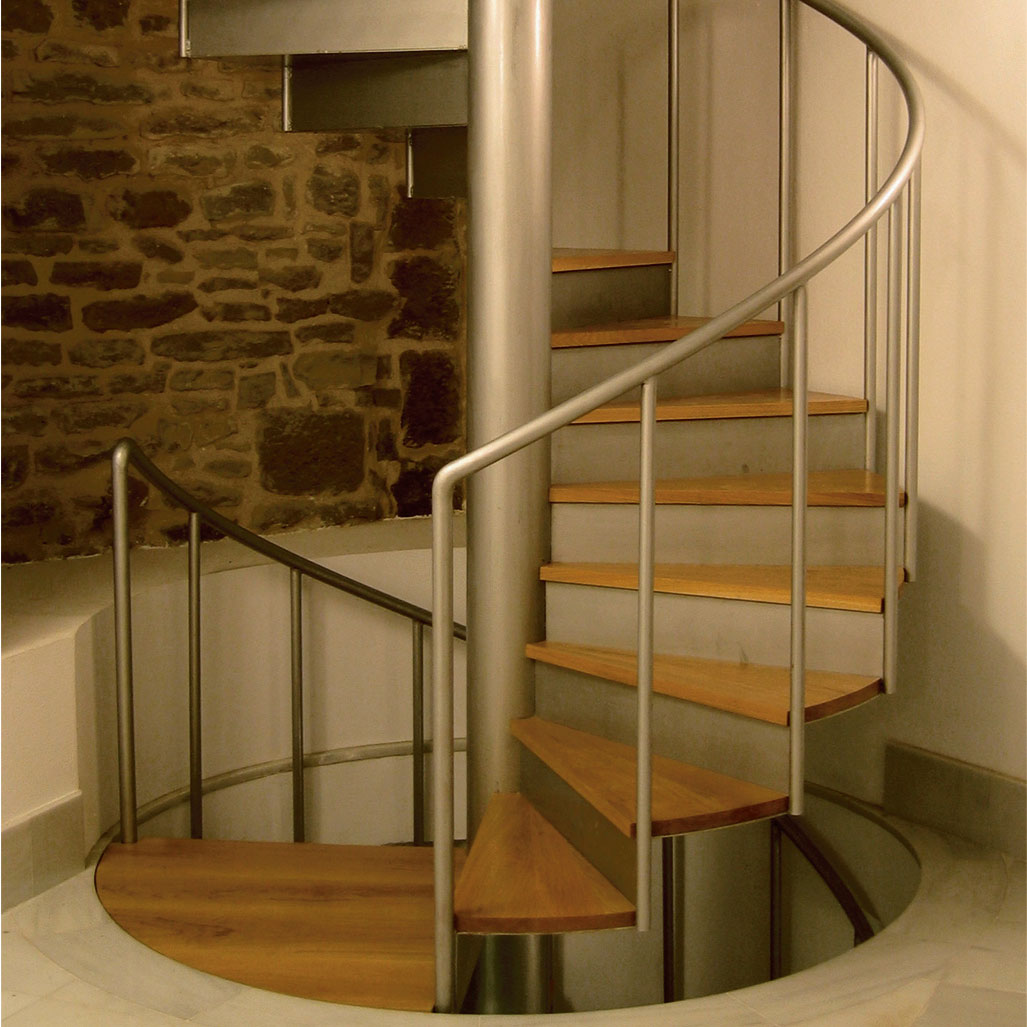 Винтовая лестница в современном стиле