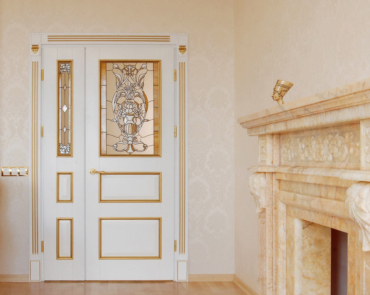 Двери в стиле модерн отличаются своей декоративностью во всех деталях