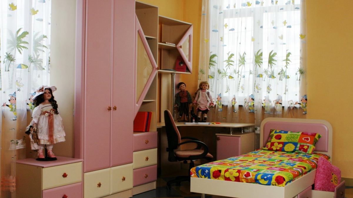 В детской должно быть организовано рабочее пространство и место для отдыха