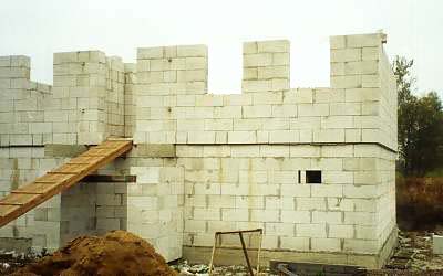 Будівництво стін будинку з пінобетону