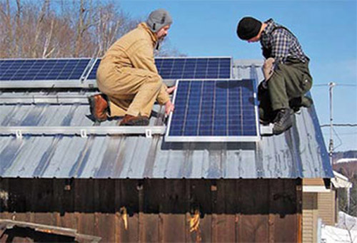 Монтаж сонячних батарей вимагає високої кваліфікації