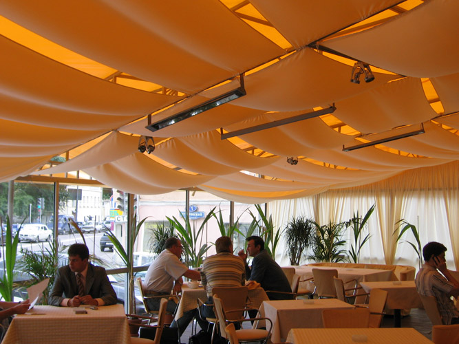 Вуличні інфрачервоні обігрівачі — особливі пропозиції для власників кафе та ресторанів