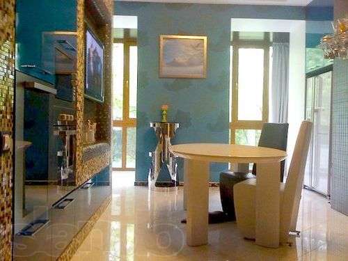 1. На вулиці Хрещатик за $15 000