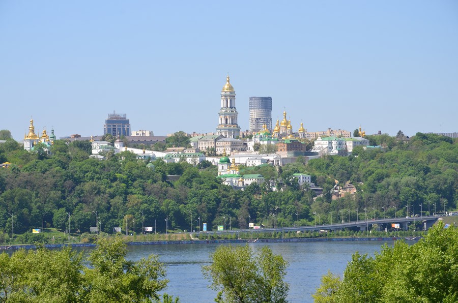 Вид на Киево-Печерскую Лавру с левого берега