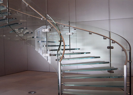 Гвинтові скляні сходи — корисна ширина сходів