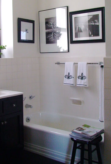 Маленькая черно-белая ванная комната фото