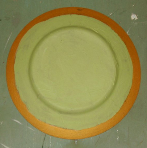 Создание декора тарелки - приклеевание бумаги