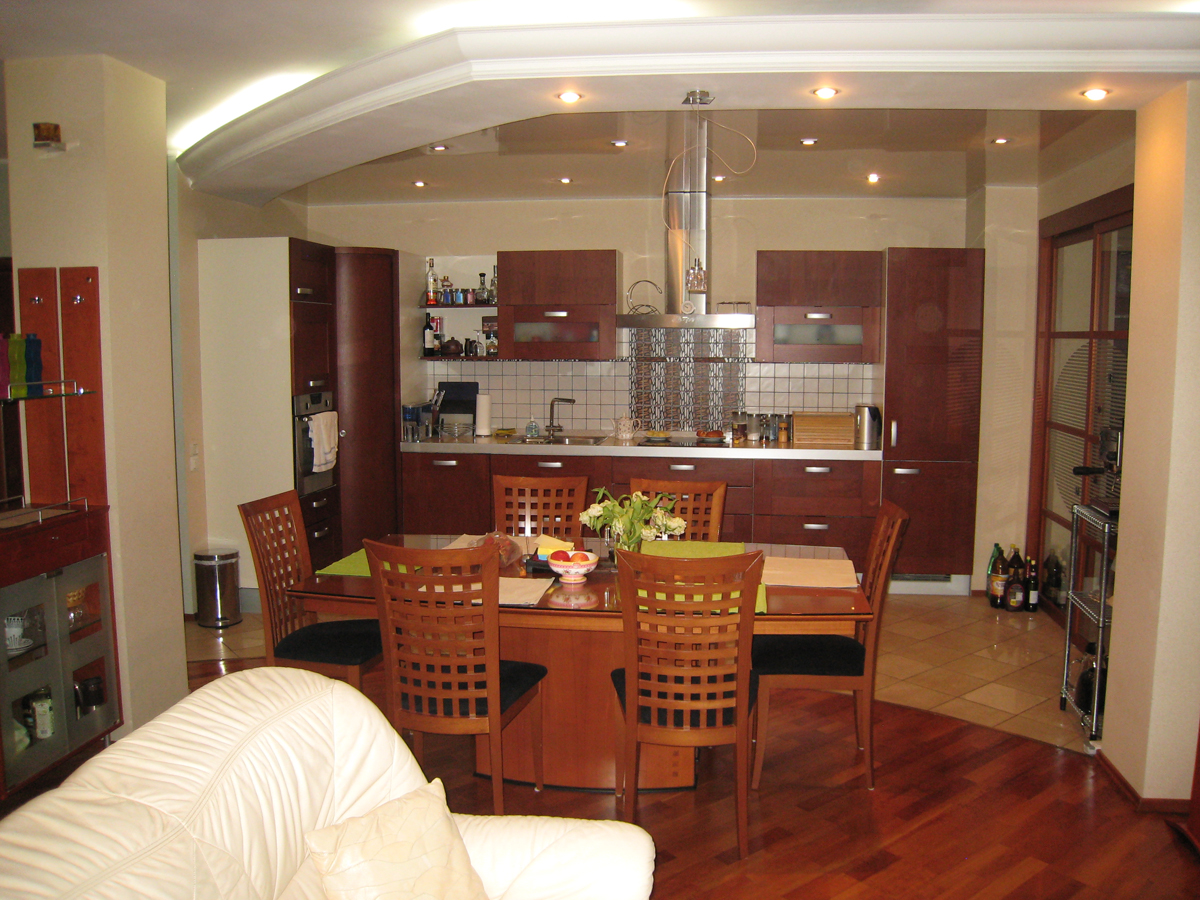Мебель на кухне и гостиной должна сочетаться по цвету и стилю