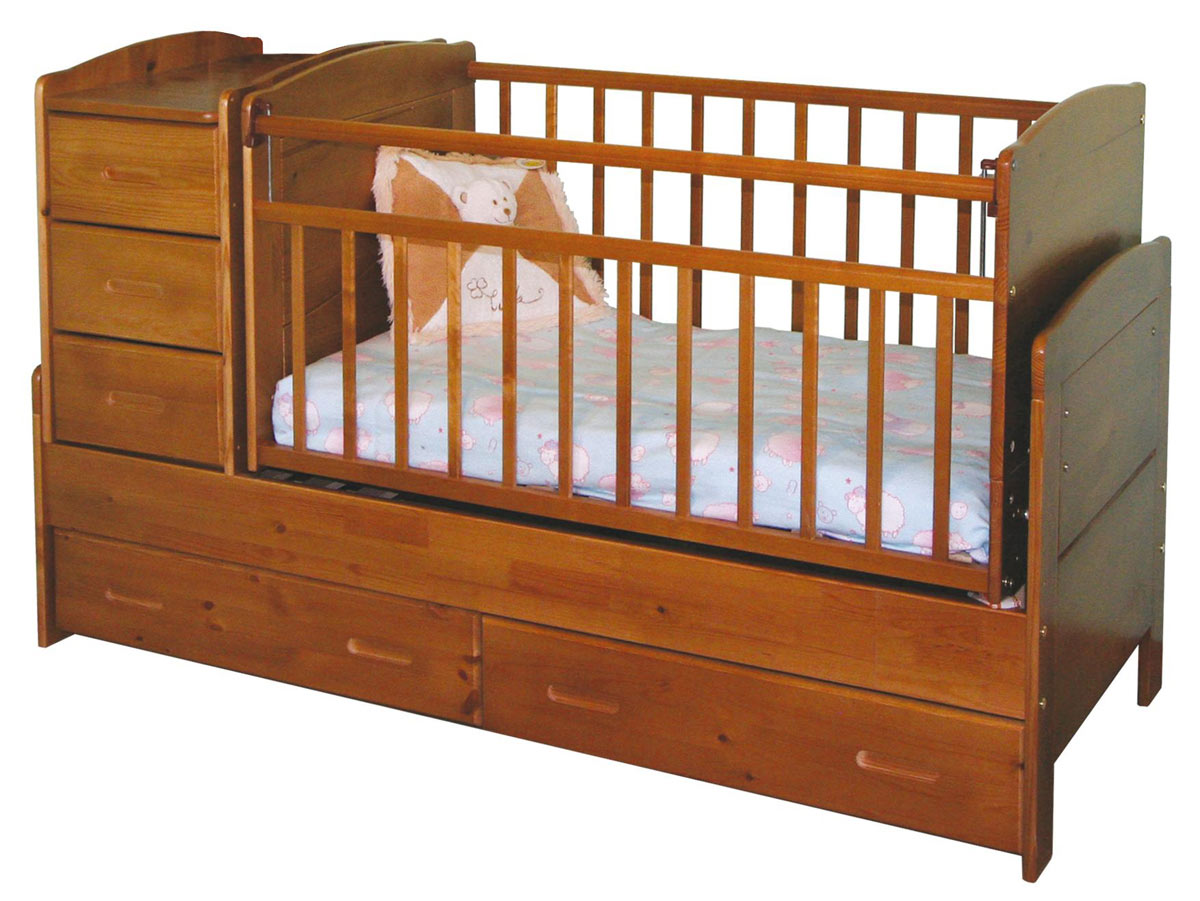 Подібне ліжко дозволяє зберігати всі необхідні для немовляти речі, не займаючи при цьому багато простору