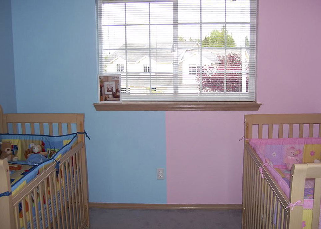 За допомогою кольору можна виділити зони хлопчика і дівчинки в кімнаті для різностатевих дітей