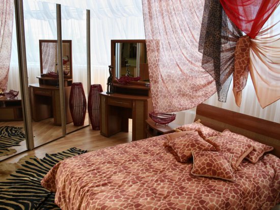В спальни можно использовать все оттенки коричневого и красного цветов