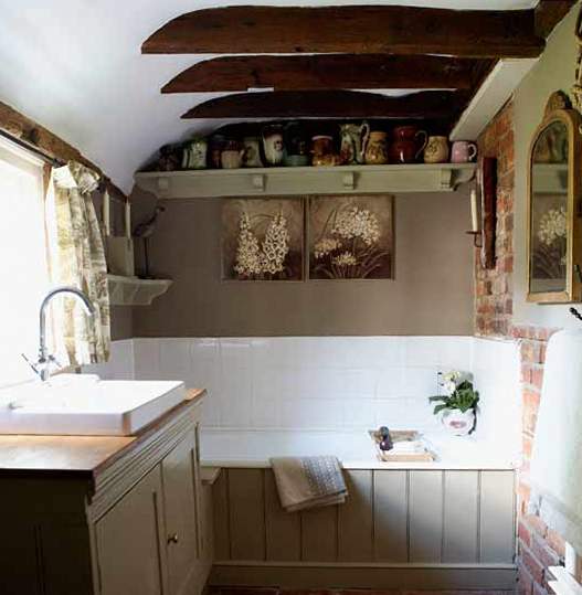 Імітація балочної стелі у ванній – перша відмітна ознака стилю прованс