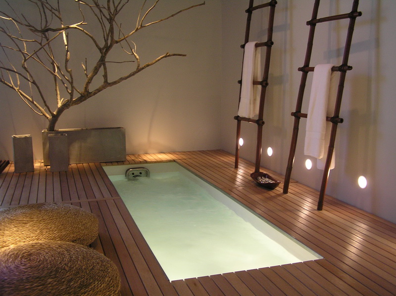 Рогожі, імітація природних аксесуарів і обробки характерні для японського стилю ванни