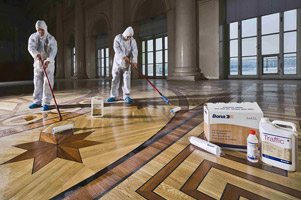 Повторое покриття дерев'яної підлоги лаком