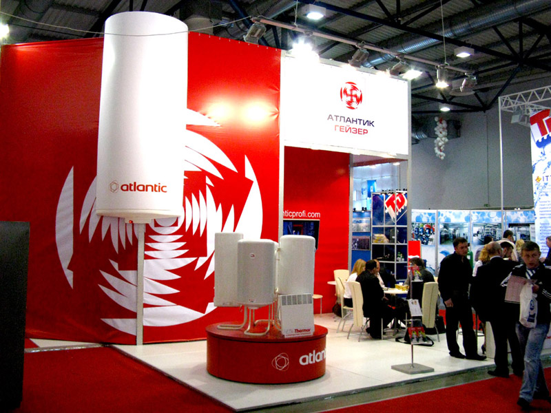 На выставке представлено много шикарных стендов