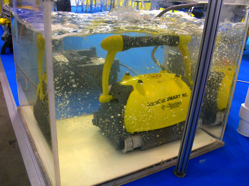 Подводный робот для уборки водоемов