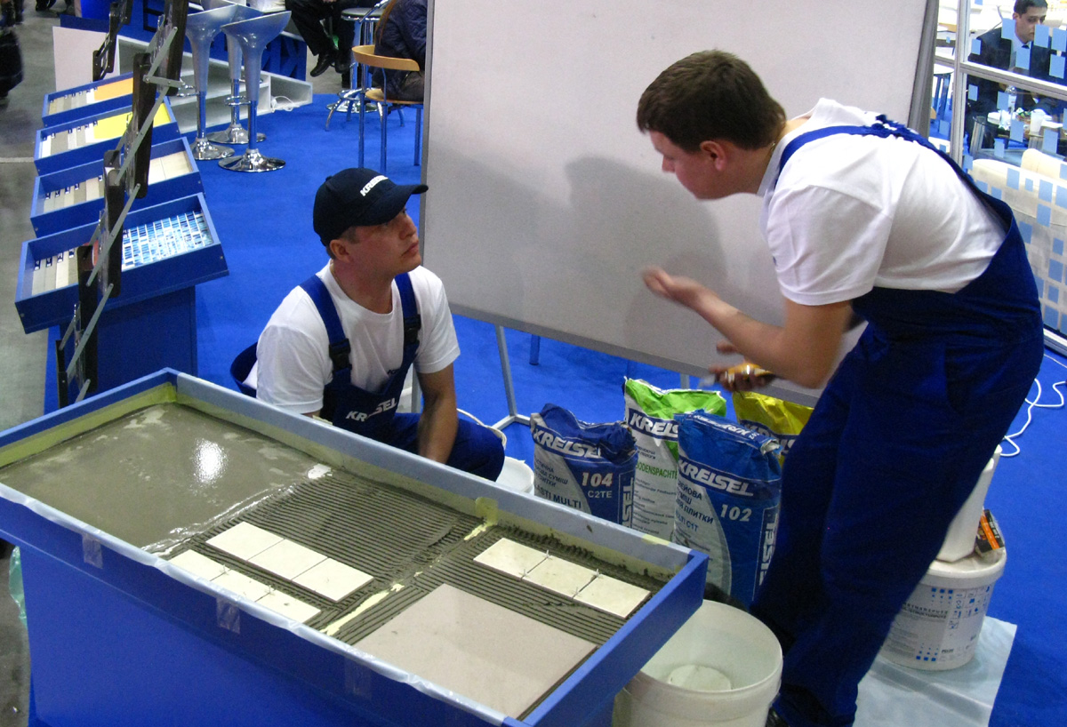 Стенд плиточных клеев