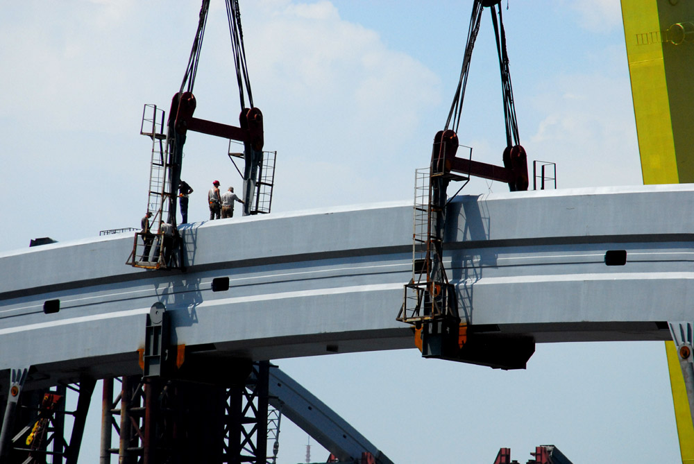 Масштаб сооружения виден в сравнении с людьми