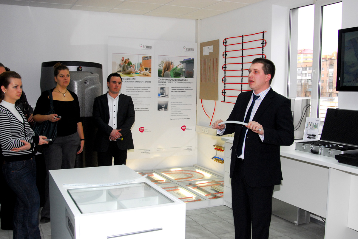 Экскурсия в лабораторию компании