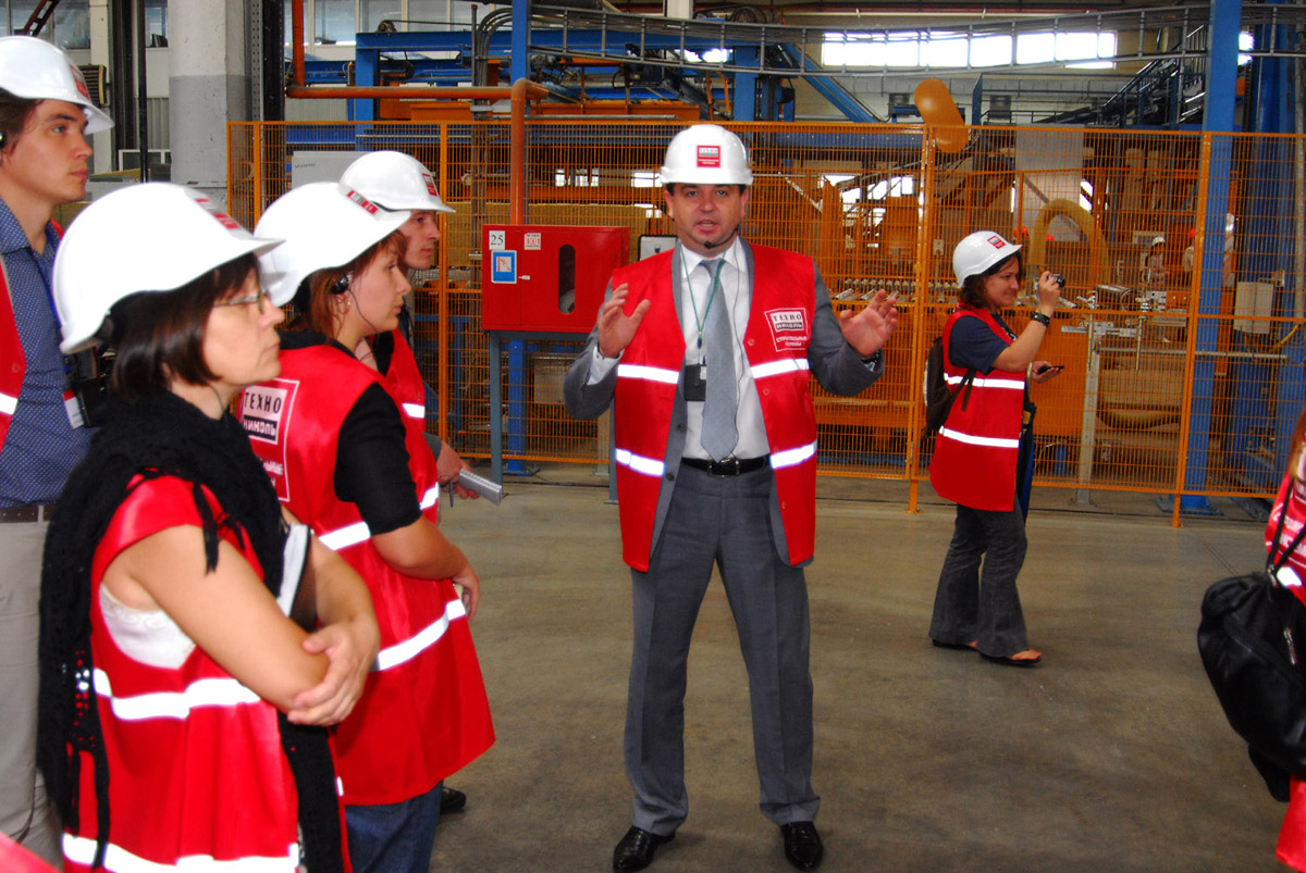 Директор предприятия выступил перед журналистами