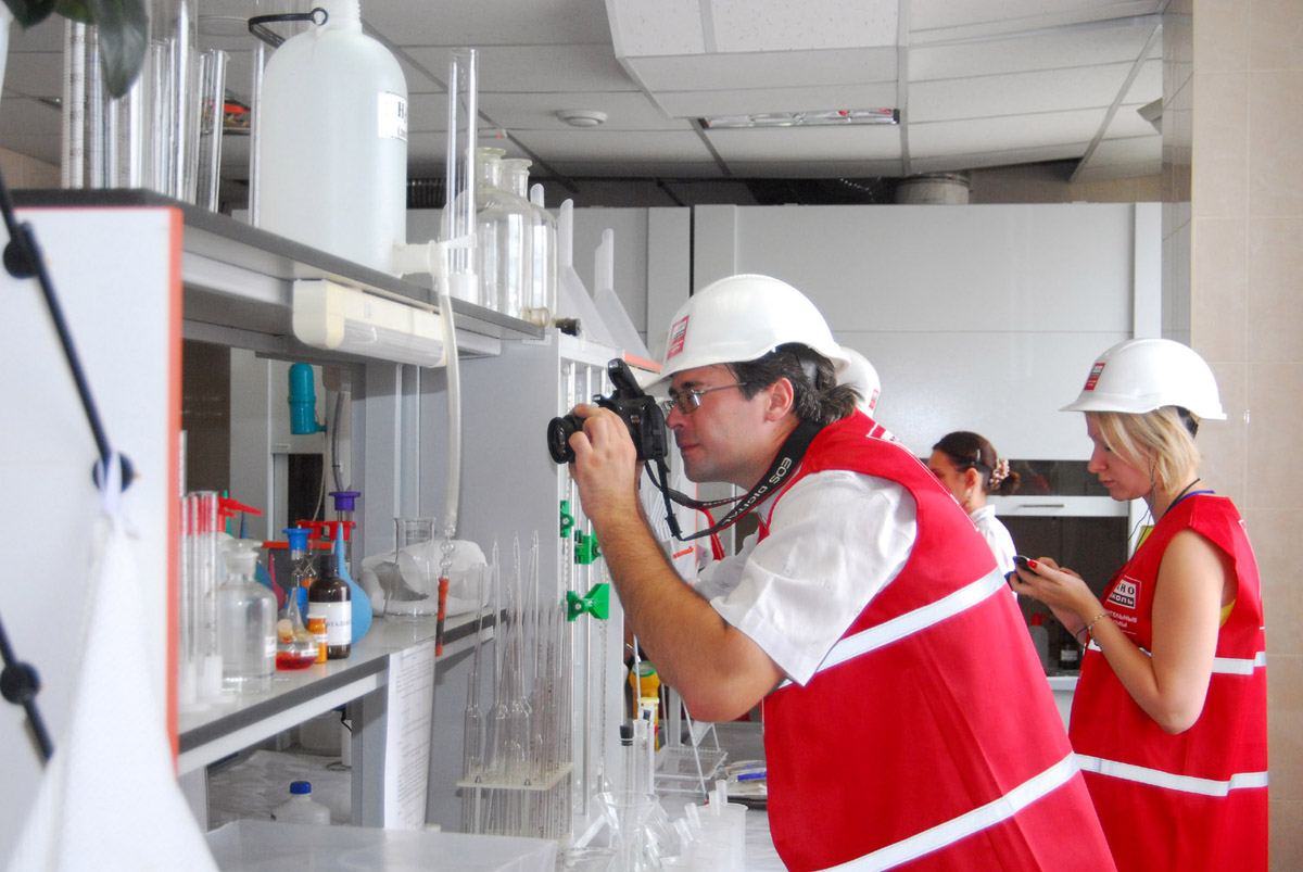 Эквскурсия в лабораторию предприятия