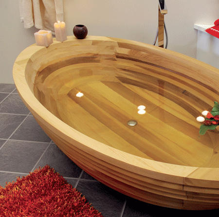 Деревянная ванна – прекрасный выбор, но это очень дорогой элемент санузла